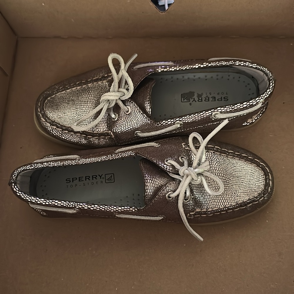 Sperry’s women’s moccasin boat shoes top-sider size 7 silver metallic snakeskin
